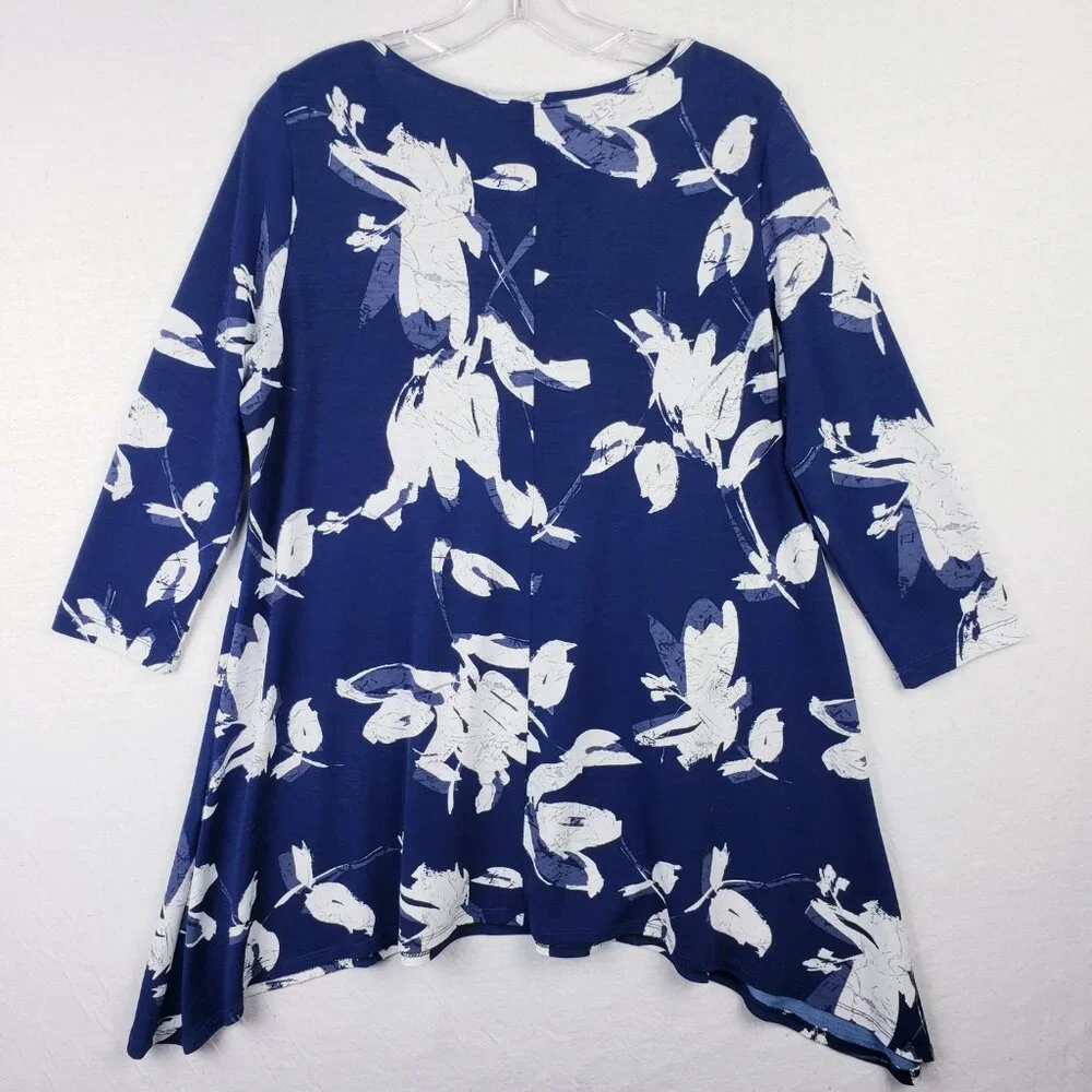 Clara Sun Woo USA Tunic Top Stretch Floral Print Sharkbite Hem size M Relaxed